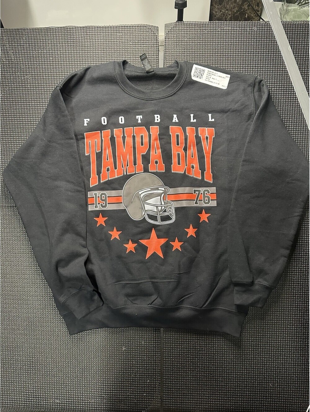 Tampa Bay Football Sweatshirt Black Crewneck Graphic Pullover Size M